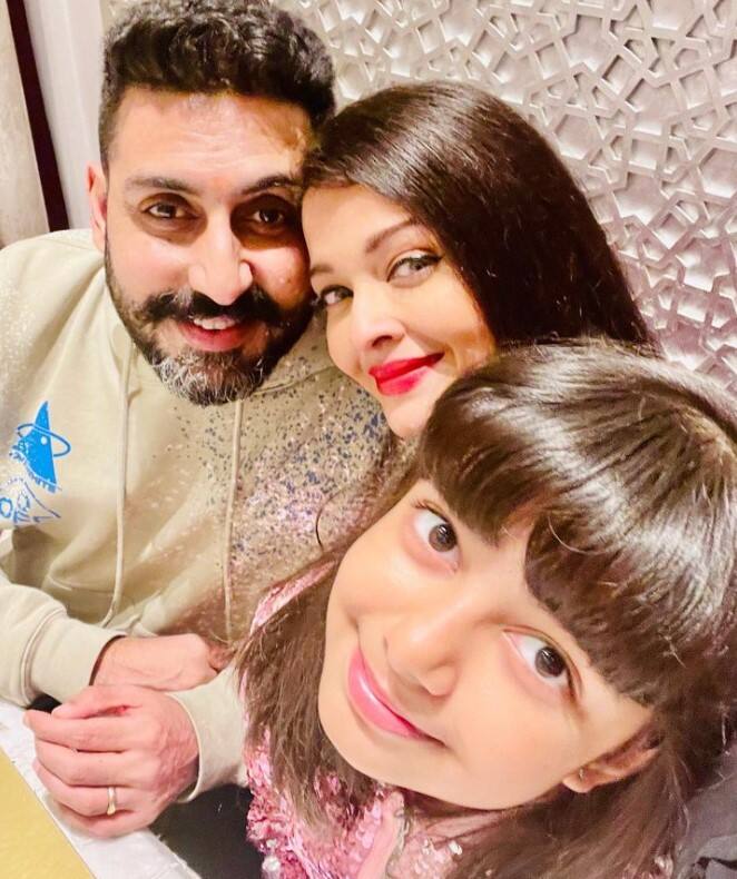 बता दें कि इन दिनों एक्ट्रेस अपने पति अभिषेक बच्चन संग तलाक की खबरों को लेकर सुर्खियों में बनी हुई हैं. दावा किया जा रहा है कि दोनों के बीच कुछ भी ठीक नहीं चल रहा है.