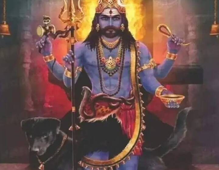 Kaal Bhairav Jayanti 2023: 5 ડિસેમ્બર 2023 એ ભગવાન શિવના રૌદ્ર સ્વરૂપ કાળ ભૈરવની જન્મજયંતિ છે. તેમને દંડાધિપતિ પણ કહેવામાં આવે છે. કાળ ભૈરવ જયંતિના દિવસે પૂજા અને ઉપાય કરવાથી જીવનની સમસ્યાઓ અને પરેશાનીઓ દૂર થાય છે.