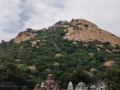 அய்யர்மலை  ஸ்ரீ ரெத்தினகிரீஸ்வரர் திருக்கோயிலில் 3 வது சோமவார பூஜை.. பக்தர்கள் சுவாமி தரிசனம்.