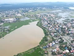 Chennai Floods Photos: மிக்ஜாம் புயல் - தண்ணீரில் தத்தளிக்கும் குடியிருப்பு பகுதிகள்- முழு வீச்சில் மீட்புப்பணி!