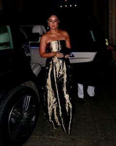 Kareena Kapoor Photos: మెటాలిక్ గోల్డ్ ఫ్రాక్ లో వెలిగిపోతున్న కరీనా