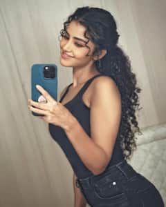 Anupama Parameswaran Photos : సన్ కిస్డ్ ఫోటోస్​తో నెట్టింట సందడి చేస్తున్న అను బేబి