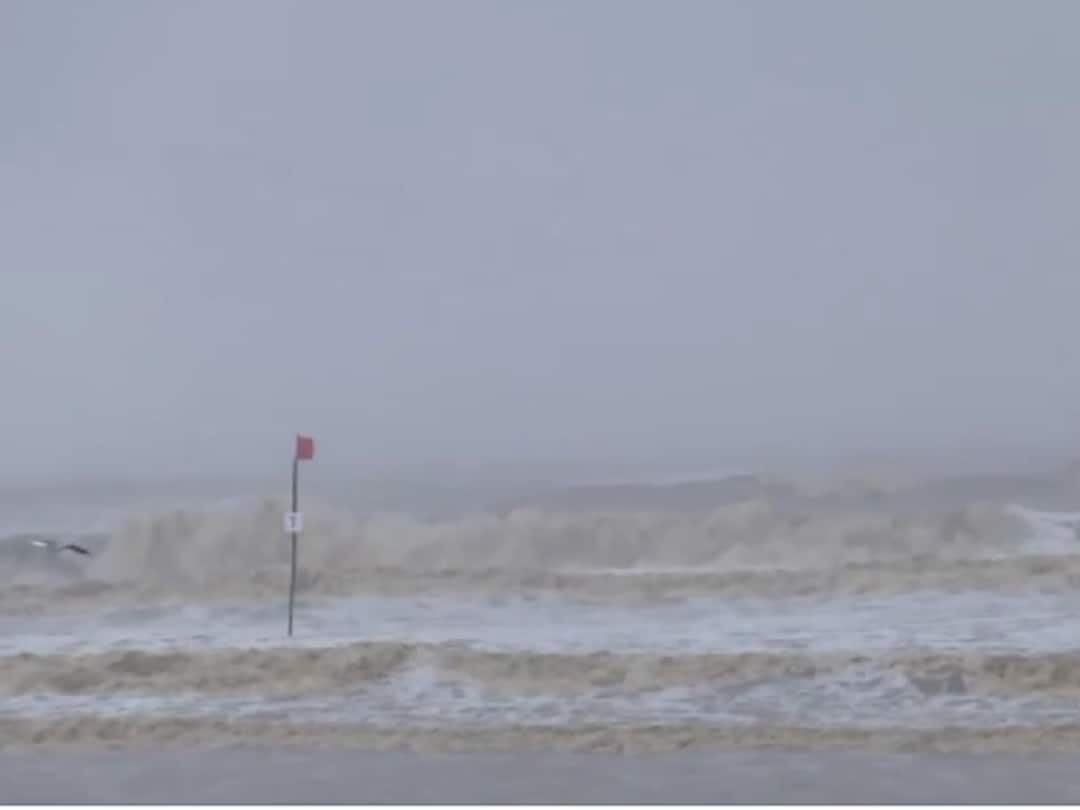 Cyclone Michaung Landfall In Andhra Pradesh Coasts Over 900 People Evacuated Hours Around 9000 People Evacuated Hours Before Cyclone 'Michaung' Landfall In Andhra