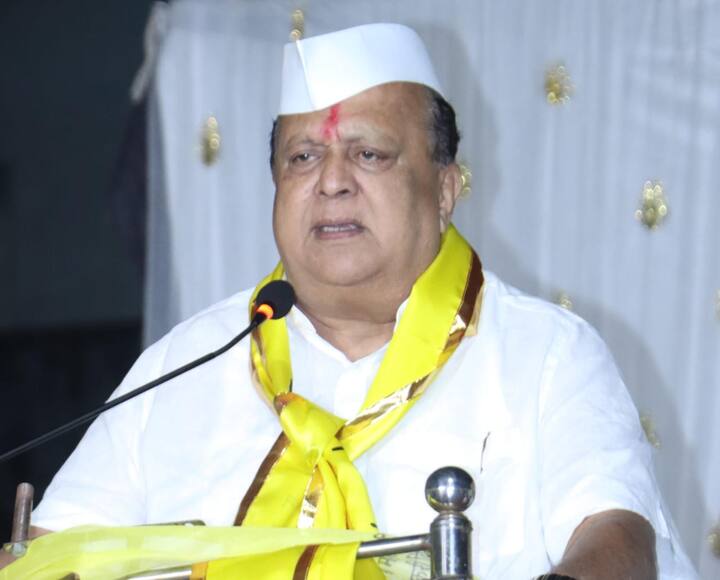 दोन कॅबिनेट मंत्री, दोन खासदार, दोन आमदार, पाच माजी आमदार, दोन जिल्हाध्यक्ष, गोकुळ अध्यक्ष एकमेकांविरोधात उभे ठाकल्याने अवघ्या कोल्हापूर जिल्ह्याची उत्सुकता शिगेला पोहोचली आहे.