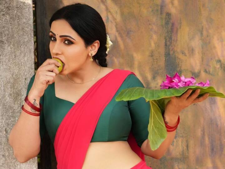 Nandini Rai Village Look : తెలుగు హీరోయిన్ నందిని రాయ్ పల్లెటూరి లుక్​లో అందంగా ముస్తాబై.. ఘాటుగా ఫోజులిచ్చింది.