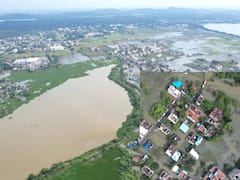 Chennai Floods Photos: மிக்ஜாம் புயல் - தண்ணீரில் தத்தளிக்கும் குடியிருப்பு பகுதிகள்- முழு வீச்சில் மீட்புப்பணி!