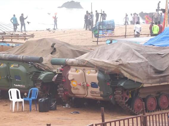 Visakha RK Beach Cyclone Michaung Effect : తుపాను ప్రభావంతో నిర్మానుష్యంగా ఆర్కే బీచ్ | ABP Desam