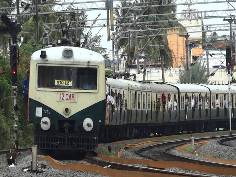 The Suburban train services resumed in chennai one hour once train southern railway Chennai Local Train: புயலால் நிலைகுலைந்த சென்னை! வந்தது சூப்பர் நியூஸ்...புறநகர் மின்சார ரயில் சேவை மீண்டும் இயக்கம்!