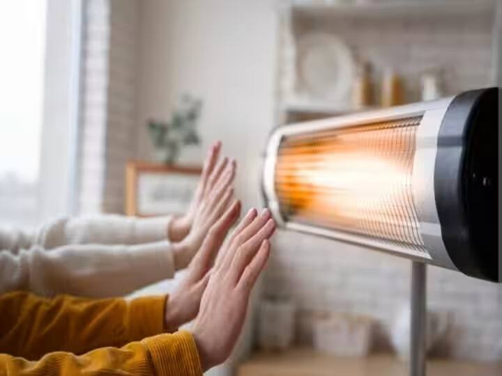 health tips room heater side effects know how to use room heater marathi news Room Heater Side Effects : हिवाळ्यात रूम हीटर जपून वापरा; तुमची एक चूक पडू शकते महागात