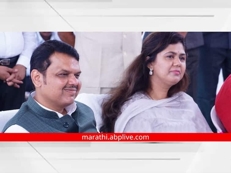 Pankaja Munde Devendra Fadnavis on same stage in Shasan Applya Daari Chief Minister Eknath Shinde Ajit Pawar present पंकजा मुंडे- देवेंद्र फडणवीस एकाच व्यासपीठावर; मुंडेंनी यापूर्वी दोनदा टाळले होते फडणवीसांसोबतचे व्यासपीठ