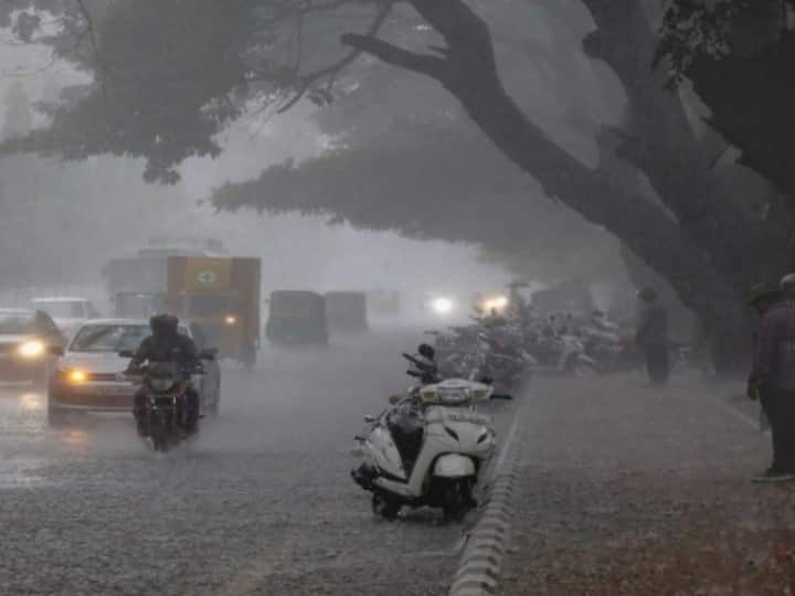 Cyclone Michaung Effect in Raipur Heavy Rains Warning Cloud Temperature Decrease Winter is coming ANN Cyclone Michaung: मिगजौम दिखा रहा असर, रायगढ़ में बूंदाबांदी के साथ छाए रहेंगे बादल, गिरेगा पारा; बारिश की भी चेतावनी