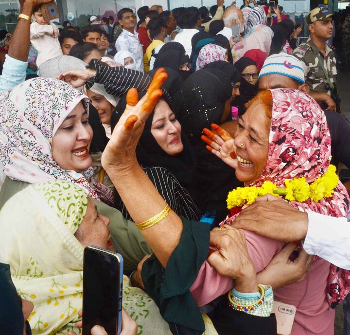 जो भी आवेदक हज के लिए अप्लाई कर रहे हैं, उनके पास पासपोर्ट होना आवश्यक है. हज पॉलिसी की घोषणा हज कमेटी पहले ही कर चुकी है.