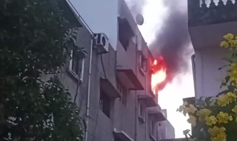 Ahmedabad News: Cylinder blast in flats in Maninagar in Ahmedabad Ahmedabad News: અમદાવાદમાં મણિનગરમાં હેબ્રોન ફ્લેટ્સમાં સિલિન્ડર બ્લાસ્ટ, બે મકાનને નુકસાન