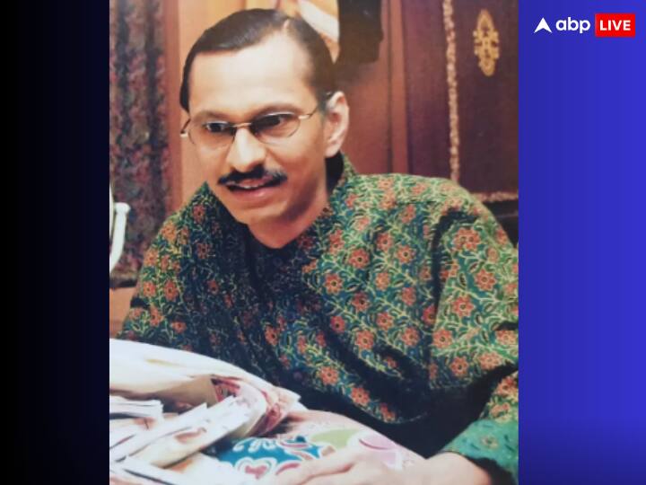 श्याम उर्फ ​​पोपटलाल प्रति एपिसोड लगभग 60,000 रुपये लेते हैं. वह एक पत्रकार की भूमिका निभाते हैं और एक कुंवारे व्यक्ति के रूप में जाने जाते हैं, जो शादी करना चाहता है. पोपटलाल का किरदार दर्शकों का मनोरंजन करने में कभी असफल नहीं हुआ है.