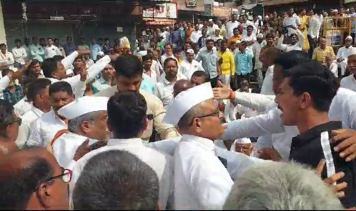 यामुळं लाखो वारकऱ्यांची गैरसोय झालीये. विश्वस्त पदासाठी वारकऱ्यांना वेठीस धरणं योग्य नाही, हे तर माऊलींना ही पटलं नसतं. असा सूर वारकऱ्यांमधून उमटत आहे.