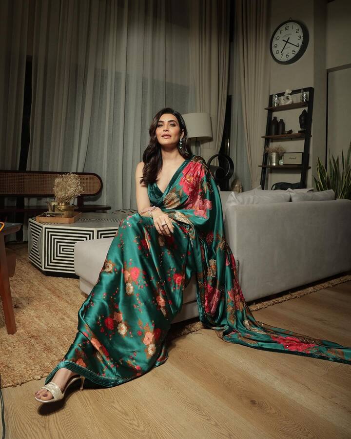 Karishma Tanna adorns a silk saree that's not just stunning but also contemporary. (Image: Instagram/@karishmaktanna)