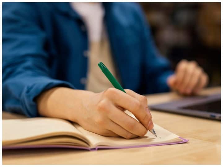 Bihar Board Exams 2024: 10वीं और 12वीं का टाइम टेबल जारी, इन तारीखों पर होगी परीक्षा Bihar Board Class 10 and 12 Exams 2024 Time Table Released BSEB Inter Matric Exam 2024 Date Sheet Out Bihar Board Exams 2024: 10वीं और 12वीं का टाइम टेबल जारी, इन तारीखों पर होगी परीक्षा