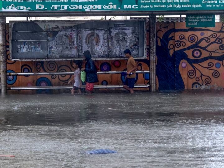 वहीं मिगजॉम के कुछ ही घंटों में आंध्र प्रदेश के बापटला जिला पहुंचने की संभावना के बीच राज्य के दक्षिण तट से सटे गांवों के करीब 900 निवासियों को एहतियात के तौर पर सुरक्षित वहां से बाहर निकाल लिया गया है