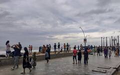 ચક્રવાત મિચોંગે ભારતમાં મચાવ્યો હાહાકાર, તમિલનાડુમાં બેનાં મોત, રસ્તા પર નીકળ્યા મગરમચ્છ, જુઓ PHOTOS