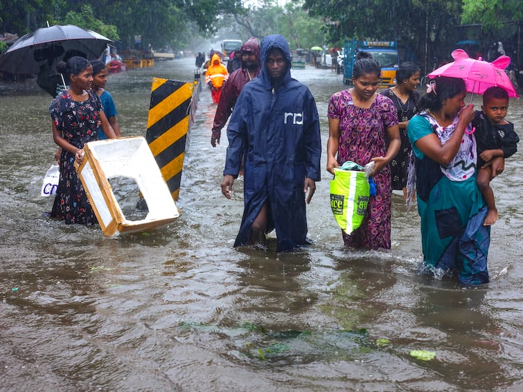 Sports Fraternity viral trending reactions for flood victims cyclone Michuang in Chennai Sports Fraternity Extends Support To Flood Victims Amidst Cyclone 'Michuang' In Chennai