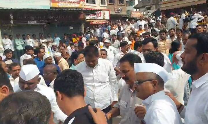 त्यानंतर उपस्थितांच्या मध्यस्तीने त्यावर लगेचच पडदा पडला.