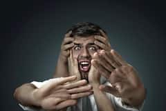 Schizophrenia : अलग ही दुनिया में रहते हैं इस बीमारी के मरीज, लोगों से दूर अकेलेपन की जीते हैं जिंदगी