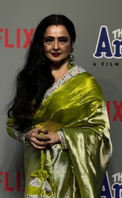 The Archies Premiere: रेखा ने ढाया ग्रीन साड़ी में कहर, तो बॉस लेडी लुक में दिखीं सोनाली बेंद्रे तक....सितारों से सजी ‘द आर्चीज’ की प्रीमियर नाइट