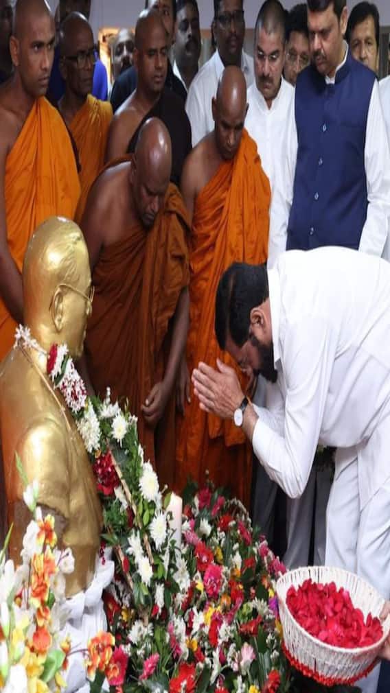 महापरिनिर्वाण दिनानिमित्त चैत्यभूमीवर मंत्र्यांचे अभिवादन!