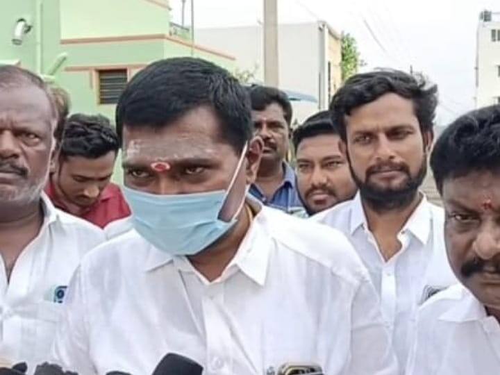 கழிவு நீர் கால்வாய் குறித்து தவறான தகவலை பரப்பிய முன்னாள் அதிமுக அமைச்சர் - கரூரில் ஊராட்சி மன்ற தலைவர் குற்றச்சாட்டு Karur news Former AIADMK minister M R Vijayabaskar has spread wrong information about sewage canal TNN கழிவு நீர் கால்வாய் குறித்து தவறான தகவலை பரப்பிய முன்னாள் அதிமுக அமைச்சர் - கரூரில் ஊராட்சி மன்ற தலைவர் குற்றச்சாட்டு