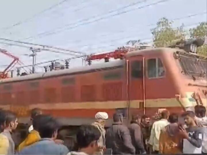 Supporters of Sukhdev Singh Gogamedi stopped a train in Bhilwara amid the protest against his murder. (Photo: X/ANI)