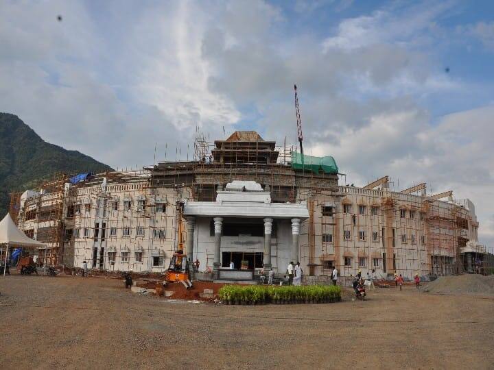 ஜல்லிக்கட்டு மைதானத்தின் முகப்பு காட்சி.