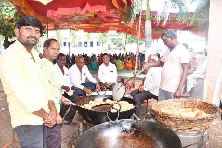 लाखकरांनी दाखविलेल्या एकजुटीमुळे संपूर्ण अन्नछत्राचा कार्यक्रम पार पडत असून सभास्थळी एकूण 300 क्‍विंटलचे अन्नछत्र ठेवण्यात आले आहे.