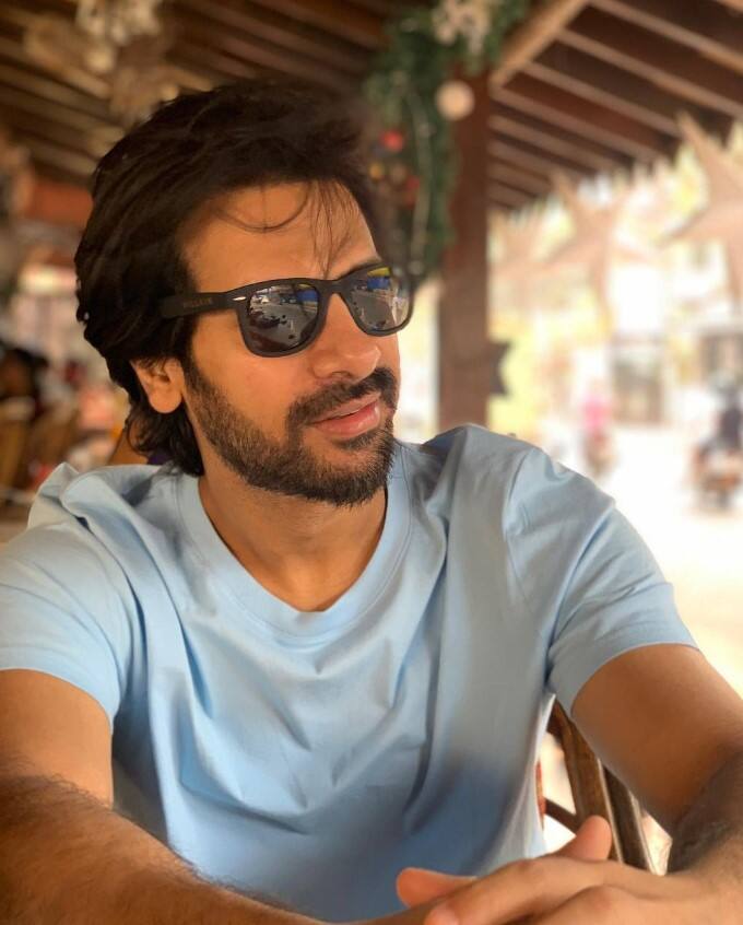 करण मेहरा टीवी के जाने माने एक्टर में से एक हैं. उन्होंने साल 2021 में एक्ट्रेस निधि सेठ संग शादी की थी. लेकिन सिर्फ 2 साल के अंदर ही दोनों का रिश्ता टूट गया है.