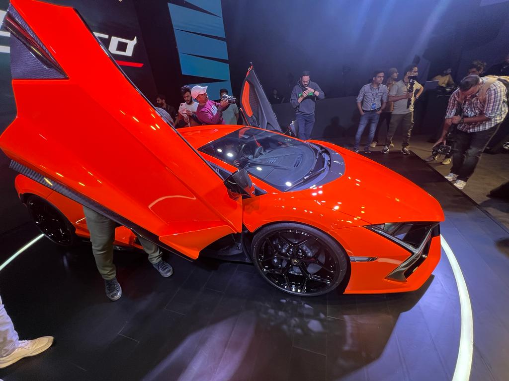 भारत में लॉन्च हुई Lamborghini Revuelto Supercar, कीमत 17 टॉप-मॉडल फॉर्च्यूनर से भी ज्यादा!