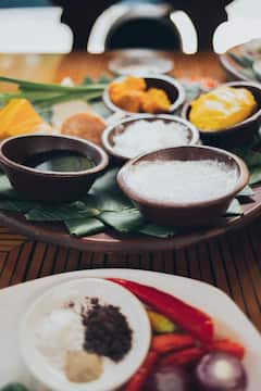 Reduce Excess Salt :  சாப்பாட்டுல உப்பை அதிகமா போட்டுட்டீங்களா? கவலையே வேண்டாம்.. இப்படி குறைக்கலாம்..