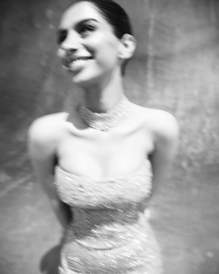 అక్క జాన్వి లానే సోషల్ మీడియాలో ఖుషి కూడా చాలా యాక్టివ్ గా ఉంటోంది