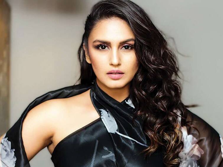 Actress Huma Qureshi publishes her first novel details Huma Qureshi: ஹீரோயின் டூ நாவலாசிரியர்..  முதல் புத்தகத்தை வெளியிட்ட ‘வலிமை’ பட நாயகி!