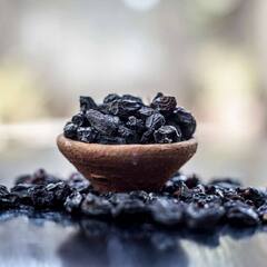 ਕਾਲੀ ਕਿਸ਼ਮਿਸ਼ ਦੇ ਨਾਲ ਦੁੱਧ ਦਾ ਇਸ ਤਰ੍ਹਾਂ ਕਰੋ ਸੇਵਨ, ਦੇਖਿਓ ਫਿਰ ਹੁੰਦੇ ਚਮਤਕਾਰੀ ਲਾਭ