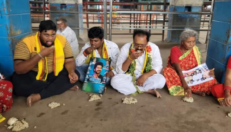 Vijay fans ate mud rice to pray for Vijayakanth health in Trichy TNN Vijayakanth health: விஜயகாந்த் நலம் பெற வேண்டி மண் சோறு சாப்பிட்ட விஜய் ரசிகர்கள்