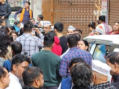 Delhi: 'केजरीवाल जेल से सरकार चलाएं या इस्तीफा दें', दिल्ली में AAP के अभियान में क्या बोल रहे हैं लोग?