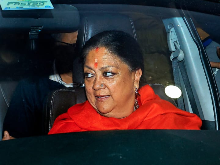 Rajasthan CM Race: Vasundhara Raje to BJP high command over Chief Minister post वसुंधरा राजे ने मुख्यमंत्री पद पर चर्चा के बीच BJP केंद्रीय नेतृत्व से साफ कर दिया अपना रुख, किया था शक्ति प्रदर्शन
