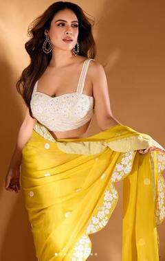 Neha Malik: ਨੇਹਾ ਮਲਿਕ ਨੇ ਸਾੜੀ ਦਾ ਪੱਲੂ ਖੋਲ੍ਹ ਕੇ ਫਲਾਂਟ ਕੀਤਾ ਕਲੀਵੇਜ, ਦੇਖਦੇ ਹੀ ਪ੍ਰਸ਼ੰਸਕਾਂ ਦੇ ਦਿਲਾਂ ਦੀ ਧੜਕਣ ਹੋਈ ਤੇਜ਼