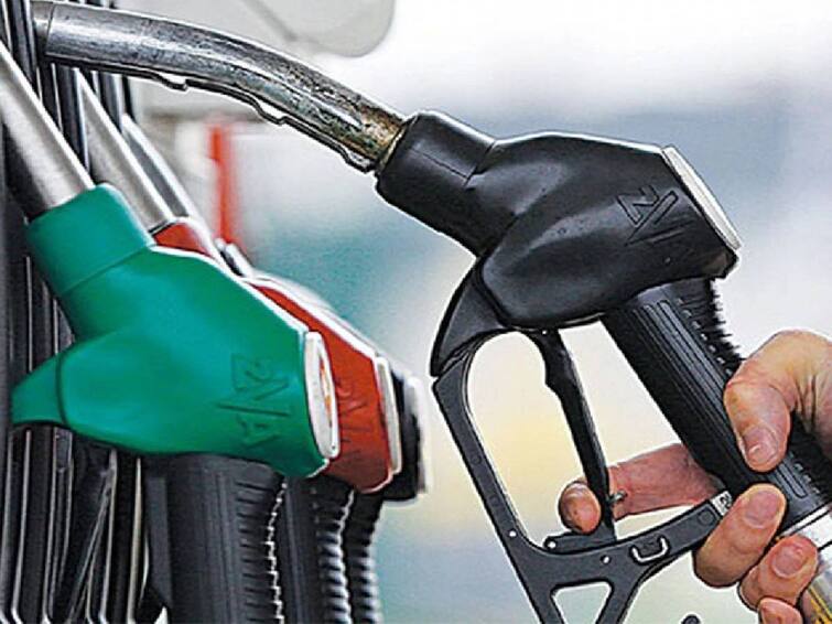 petrol and diesel price chennai on december 6th 2023 know full details Petrol Diesel Price Today: புயலிலும் தட்டுபாடின்றி விற்பனை செய்யப்பட்ட பெட்ரோல், டீசல்.. இன்றைய விலை நிலவரம் இதுதான்..!
