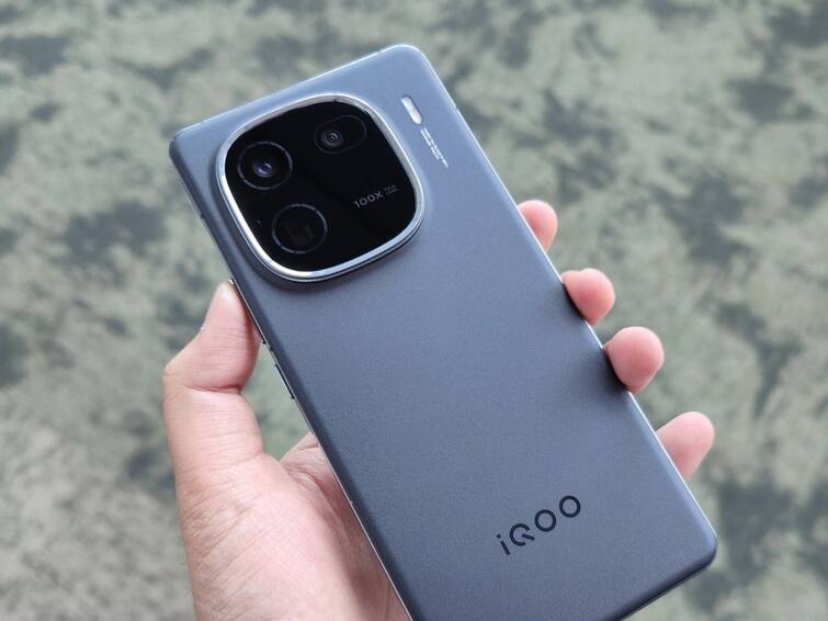 iQOO 12 5G price accidentally revealed on Amazon ahead of December 12 Official Launch iQoo 12 5G: ভারতে কত দাম হতে পারে আইকিউওও ১২ ফোনের? আচমকাই ফাঁস অ্যামাজনে