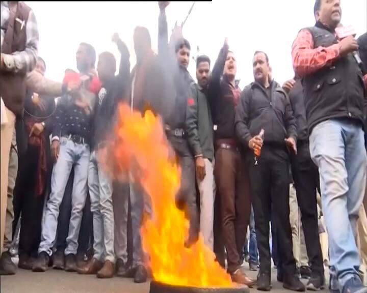 Rashtriy karani sene protest against sukhdev murder in jaypur Rajasthan રાજસ્થાનમાં થયેલી  ગોગામેડીની હત્યાના પડઘા ગુજરાતમાં, સુરત, રાજકોટ સહિત ઠેર ઠેર ઉગ્ર વિરોધ પ્રદર્શન