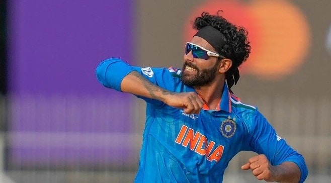 ભારતીય ક્રિકેટ ઓલરાઉન્ડર રવિન્દ્ર જાડેજા આજે 35 વર્ષનો થઈ ગયો છે. જાડેજાનું ડેબ્યૂ ફેબ્રુઆરી 2009માં થયું હતું. અત્યાર સુધીમાં તેણે 67 ટેસ્ટ, 197 ODI અને 64 T20 મેચ રમી છે, જેમાં તેણે અનુક્રમે 2804 રન અને 275 વિકેટ, 2756 રન અને 220 વિકેટ, 457 રન અને 51 વિકેટ ઝડપી છે.