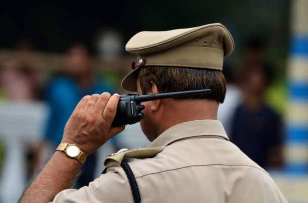 Amreli Crime News Update: two gold butti looted by thief in rajula city at amreli News: અમરેલીમાં ચોર ટોળકી બેફામ, વૃદ્ધાને વાતોમાં ફોસલાવી બે સોનાની બૂટ્ટીઓ આંચકી ગ્યા, CCTVમાં દેખાઇ ઘટના