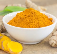 Turmeric: ਖਾਣੇ 'ਚ ਹਲਦੀ ਦੀ ਜ਼ਿਆਦਾ ਵਰਤੋਂ ਕਰਨਾ ਪੈ ਸਕਦੈ ਭਾਰੀ! ਆਓ ਜਾਣਦੇ ਹਾਂ ਮਾੜੇ ਪ੍ਰਭਾਵਾਂ ਬਾਰੇ...