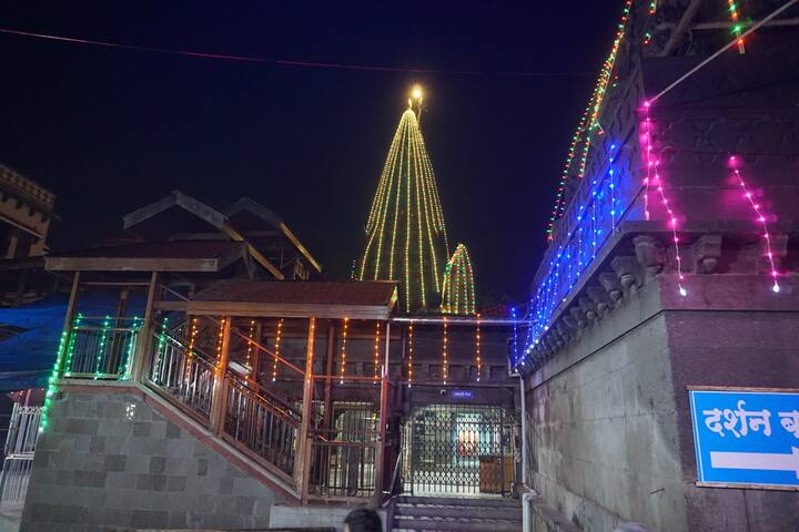 आळंदी पंचक्रोशीत हरिनाम सप्ताह सुरु झाले असून चोहीकडे हरीनामाचा गजर होत आहे.