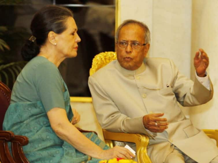 Pranab Mukherjee Wanted To Become PM Sonia Gandhi Former President Daughter Sharmishtha Mujkherjee Book Pranab Mukherjee Wanted To Become PM But Sonia Gandhi...: Former President's Daughter